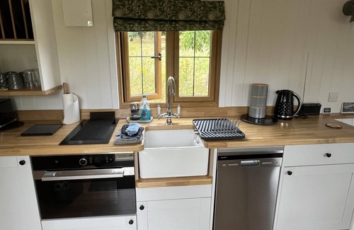 Alfriston Cabina | Woodpecker Hill - apple orchard in Alfriston