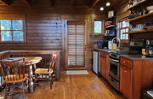 Cheshire Cabina | Woodpecker's Hollow - Village of Cheshire Cabin en Black Mountain! ¡Incluye Biltmore y más!