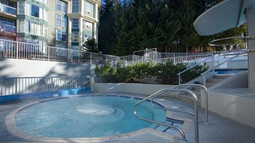 Upper Village Casa | Woodrun Lodge 616 | Stylish Top Floor Ski-In & Out Condo by Upper Village w/Hot Tub, Pool, Parking