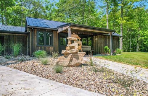 Madison Cabina | Woodside Ranch House w/Hot Tub, Private Deck & Scenic Trails in Wine Country