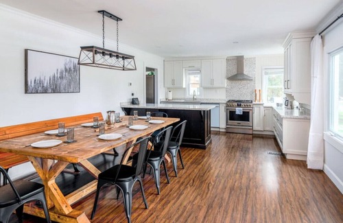 Meaford Cabaña | Woodski Retreat w/Heated Pool on 3+ Private Acres