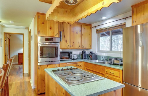 Idyllwild Cabina | Woodsy Cabin on Strawberry Creek - Steps to Town!