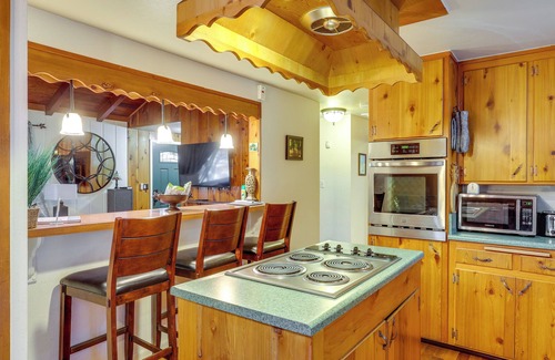 Idyllwild Cabina | Woodsy Cabin on Strawberry Creek - Steps to Town!