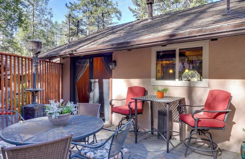 Idyllwild Cabina | Woodsy Cabin on Strawberry Creek - Steps to Town!