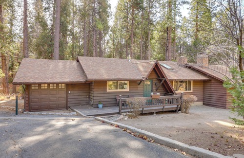 Idyllwild Cabina | Woodsy Cabin on Strawberry Creek - Steps to Town!