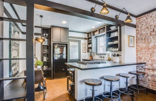 Encanto Casa | Woodward Place To Be