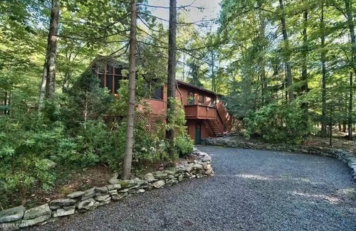Hamlin Casa | Woody Retreat Intimate Chalet + Oak Sauna