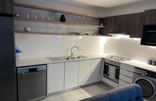 Richwood Apartamento | Woodys N Brooks Luxurious Apartment 7