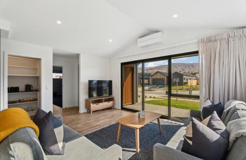 Lowburn Casa | Wooing Tree Beauty - Cromwell Holiday Home