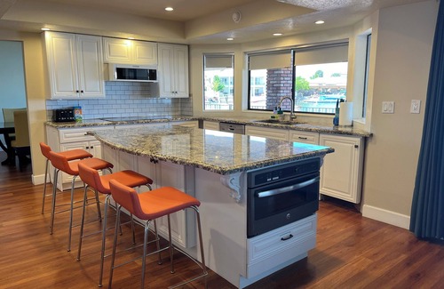 Spring Valley Lake Casa | WORK and PLAY. Beautiful, Spacious LakeFront home located in Victorville Ca.