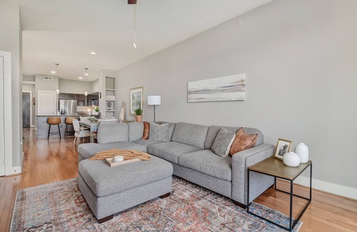 Legacy Park Apartamento | Work from Home & Great Views in a 2B, 2Ba Flat at The Shops of Legacy