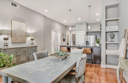 Legacy Park Apartamento | Work from Home & Great Views in a 2B, 2Ba Flat at The Shops of Legacy