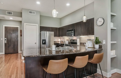 Legacy Park Apartamento | Work from Home & Great Views in a 2B, 2Ba Flat at The Shops of Legacy