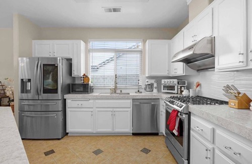 Greenacres Casa | Work & Play Haven: Pet-Friendly｜Garage Available｜Huge Yard｜Month-to-Month #41913