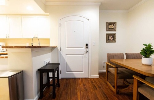 Ridgecrest Apartamento | ★Work & Relax ~ Quiet Oasis, ♛Queen Bed, Pool, Pkg