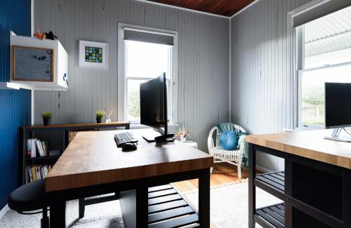 Penguin Casa | Work & Wander | Cottage w/Dedicated Office