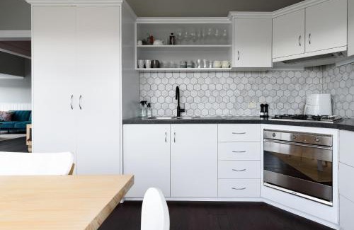 Penguin Casa | Work & Wander | Cottage w/Dedicated Office