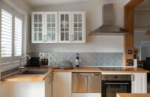 North Hobart Casa | Workers cottage on Wellington