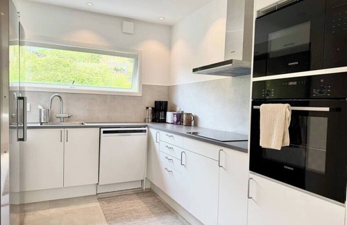 Hisings Backa Casa | Workers Home - 5 BR - 8 Beds - 2 Bath - All Inc