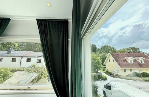 Hisings Backa Casa | Workers Home - 5 BR - 8 Beds - 2 Bath - All Inc