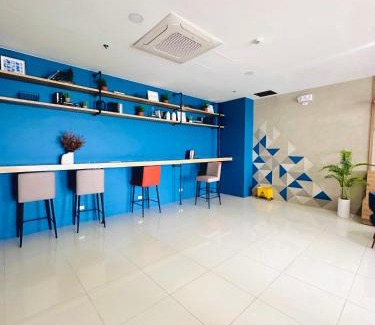 Loyola Heights Apartamento | Working Studio in Front of Ateneo de Manila