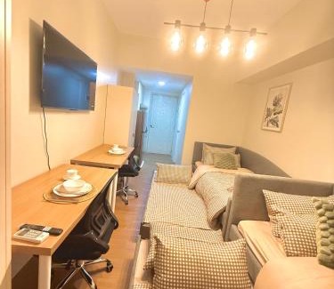Loyola Heights Apartamento | Working Studio in Front of Ateneo de Manila