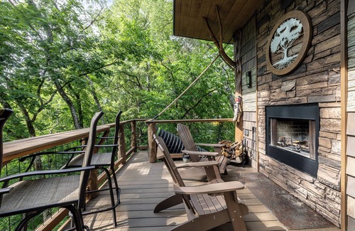 Sevierville Cabina | 🌱World's First Interactive Treehouse Resort! Tree-mendous Fun! 🌳
