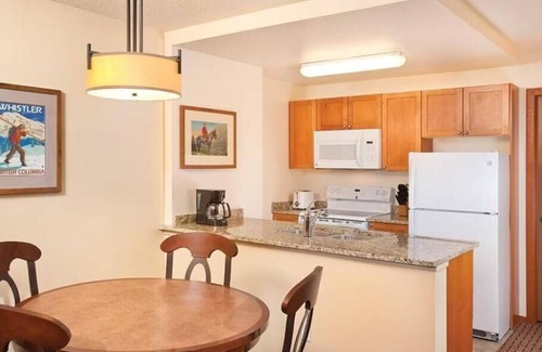 Whistler Cay Heights Cabina | WorldMark Cascade Lodge - 1 week Christmas Getaway, Whistler Resort.