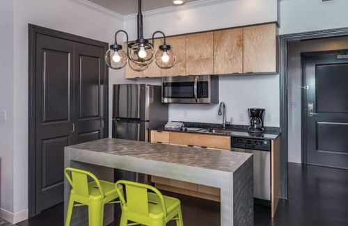 Old Town Chinatown Apartamento | WorldMark Portland Waterfront Park. Charming Studio