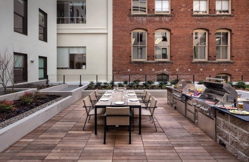 Old Town Chinatown Apartamento | WorldMark Portland Waterfront Park. Charming Studio