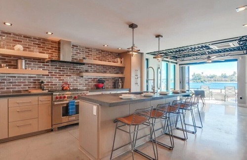 Mission Beach Casa | WOW 130' of Water Front * 4 Houses * 10 Parking * AC