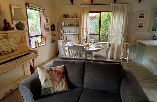 Akaroa Casa | La vie en rose, elegancia francesa. Edad primaria gratis