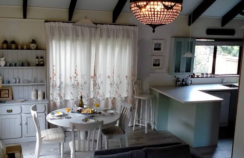 Akaroa Casa | La vie en rose, elegancia francesa. Edad primaria gratis