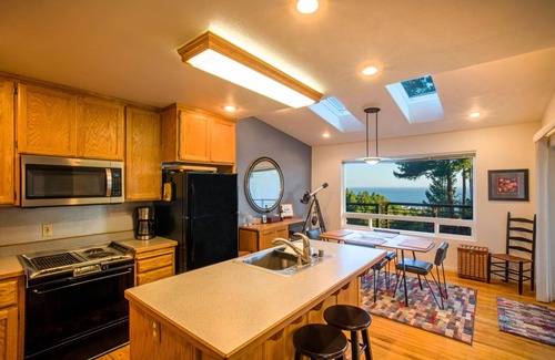 Shelter Cove Casa | Wow! Amazing Oceanview, walk to Beach & Game room!