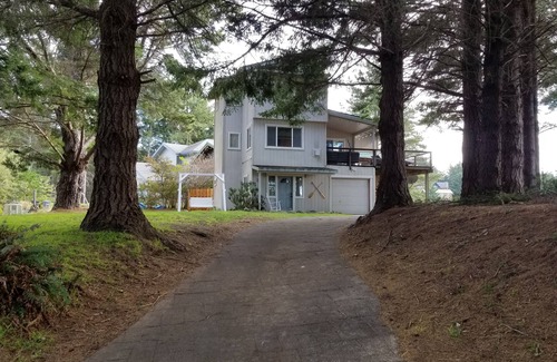 Shelter Cove Casa | Wow! Amazing Oceanview, walk to Beach & Game room!