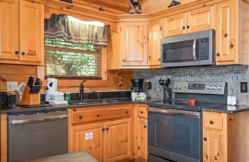 Black Bear Falls Cabina | Wow! Black Bear Falls Cabin on Lovely Pond with Mountain View - NEW LISTING!