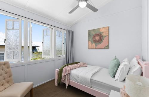 Norman Park Casa | Wow Bridge views Near CBD Quiet bus train