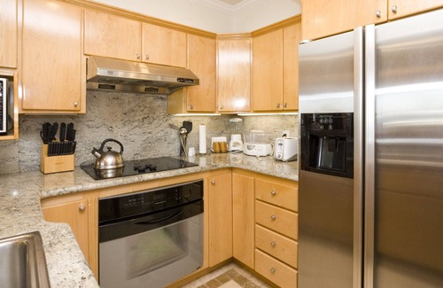 Outer Richmond Condominio | WOW! DIRECT OCEAN VIEW, Parking, Balcony , Across from Beach, UPDATED appliances