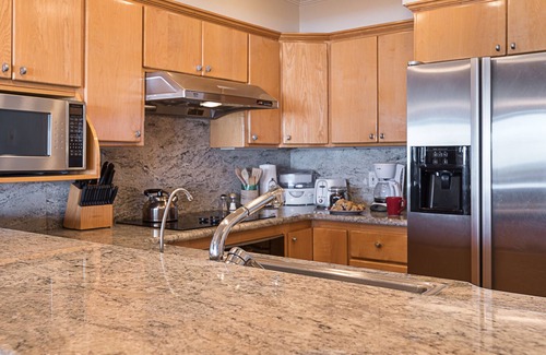 Outer Richmond Condominio | WOW! DIRECT OCEAN VIEW, Parking, Balcony , Across from Beach, UPDATED appliances