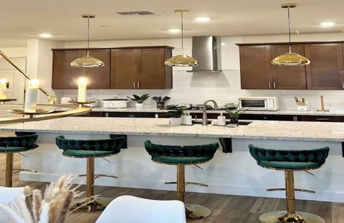 Roseville Casa | WOW! EPIC & Astonishing : Luxurious New Smart 5 BR Home with 10 Beds