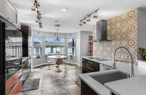 Kissimmee Casa | WOW Lakefront 3 bedroom 2.5 bath Pool, Boathouse & Outdoor Shower + 20 2 Disney