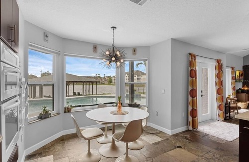 Kissimmee Casa | WOW Lakefront 3 bedroom 2.5 bath Pool, Boathouse & Outdoor Shower + 20 2 Disney