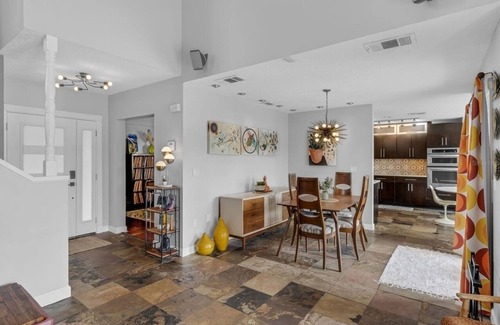Kissimmee Casa | WOW Lakefront 3 bedroom 2.5 bath Pool, Boathouse & Outdoor Shower + 20 2 Disney
