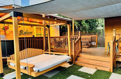 Austin Casa | WOW! Luxury Smart Home + Neon Vibes Oasis