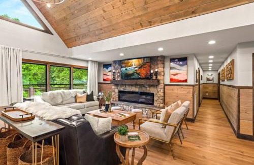 Wears Valley Casa | WOW! New Lodge Golf Simulator Sleeps20 Great Loc