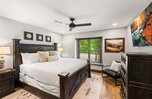 Wears Valley Casa | WOW! New Lodge Golf Simulator Sleeps20 Great Loc