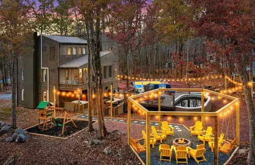 East Stroudsburg Casa | WOW Pocono Private Heated Pool, Pickleball, Hottub