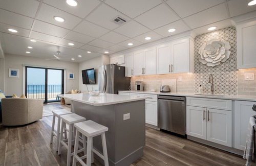 Lewes Condominio | Wow! Renovated 3rd floor bayfront condo!