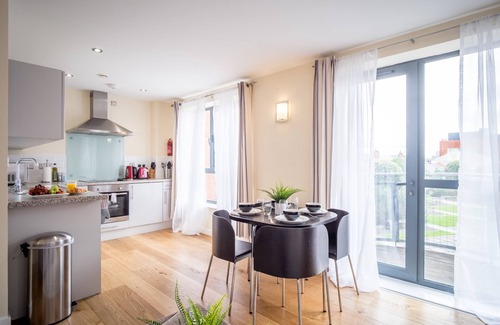 Sheffield Apartamento | ♡ WOW ♡ Ciudad de 2 camas. 2 baños + estacionamiento gratuito y WiFi