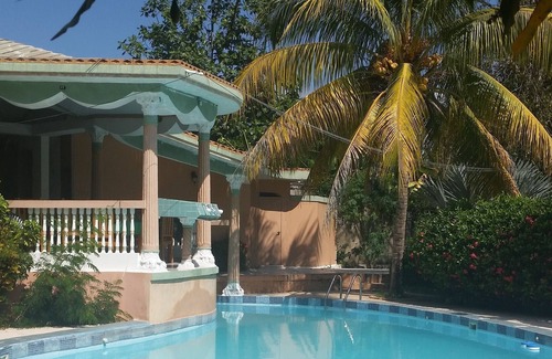 Mirebalais Hotel | Wozo Plaza Hotel